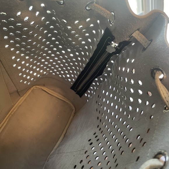 Olivia Harris Tribeca White Perforated Leather Zipper Backpack Bag Purse - Picture 13 of 16